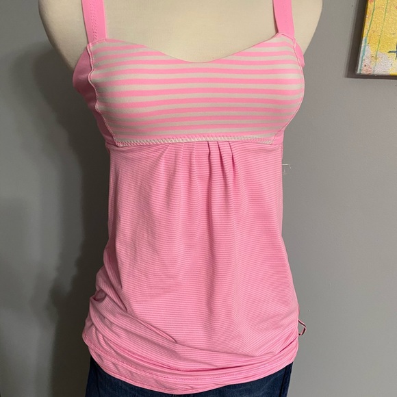 lululemon athletica Tops - 103- EUC Lululemon pink/white top size 6 no pads